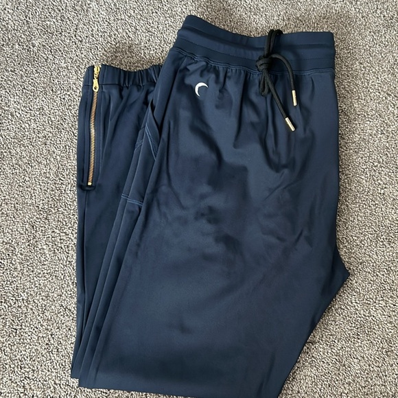 ZYIA Everywhere Zipper Joggers with gold zipper *navy* - Picture 7 of 12